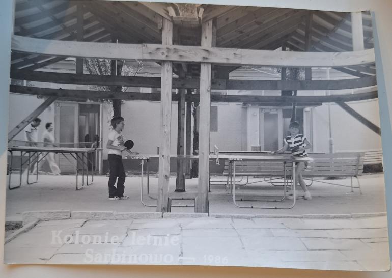 1986 r. zabawy koło pawilonu E